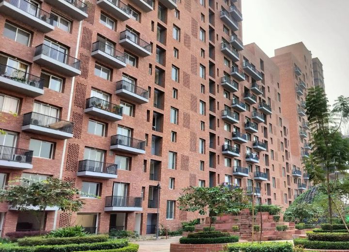 Side Image of Orange Castle (4)